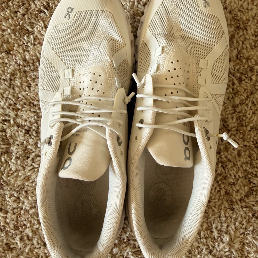 On Running Women's White/Cream Cloudflow Sneakers - Picture 2 of 7